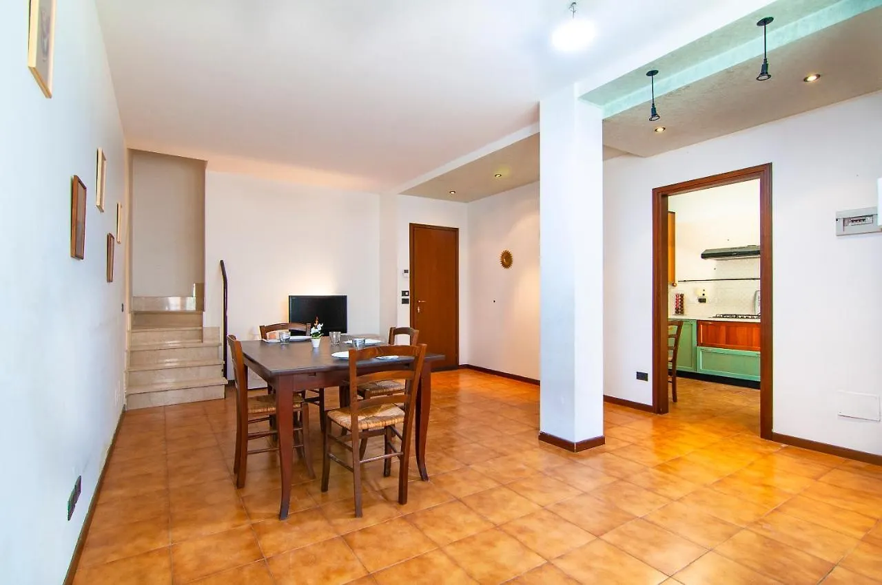 Verona - Familyoasi Free Parking And Garden Italy