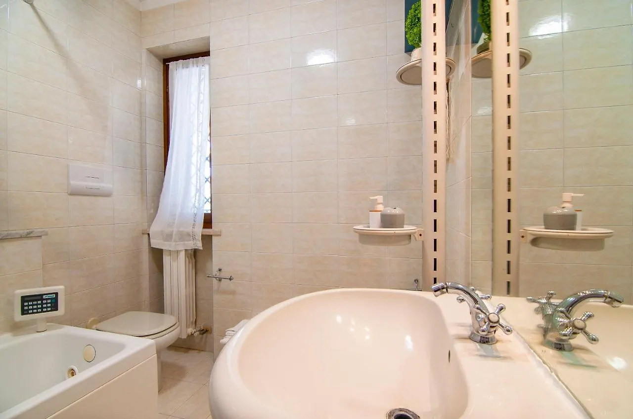 Apartment Verona - Familyoasi Free Parking And Garden Italy