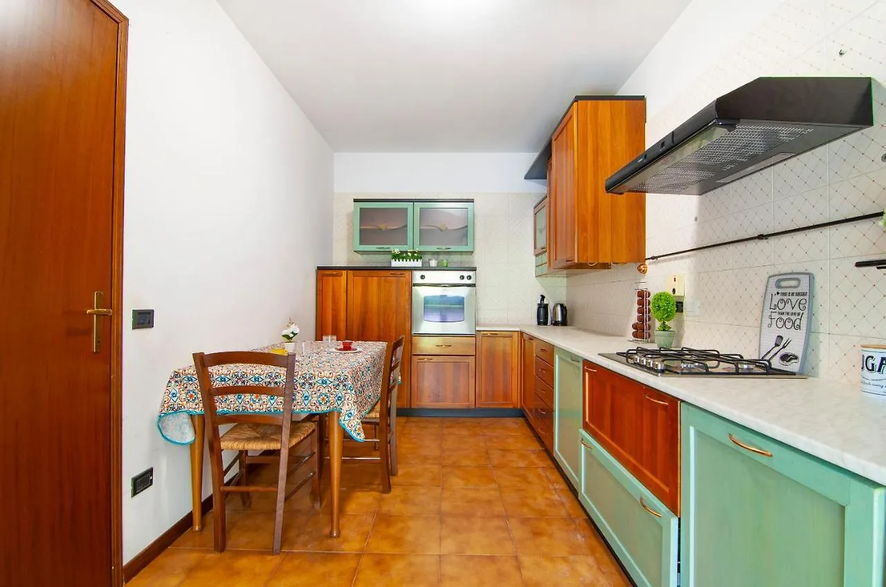 Verona - Familyoasi Free Parking And Garden 0*,  Italy